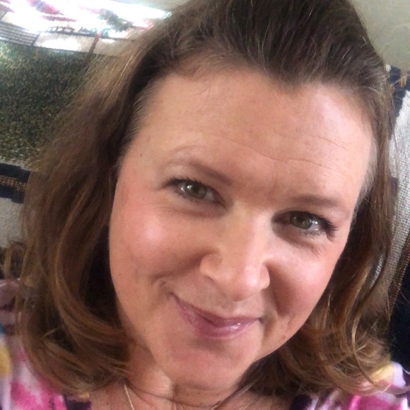 Meet your Posher, Stephanie - Picture 1 of 1